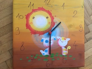 Drevené nástenné hodiny + vešiaky,