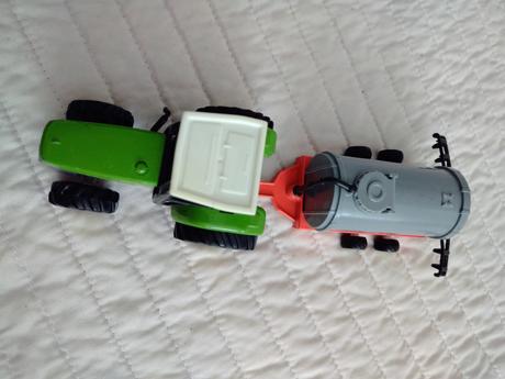 Kovový traktor s cisternou toyland harvest,