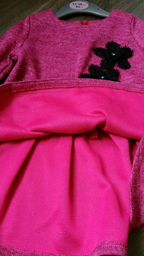 Ružové slávnostné šatky, 86