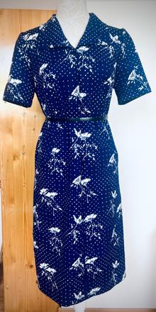 Modré šaty s kvetmi, 44, 44