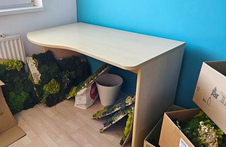 Jednoduchý pevný písací stôl, 