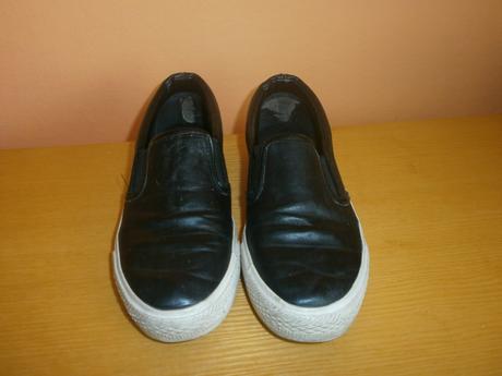 Čierne topánky, 37