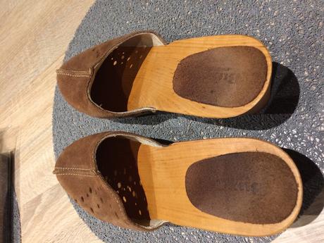 Elegantné dreváky - semišové, zn. buxa, 41