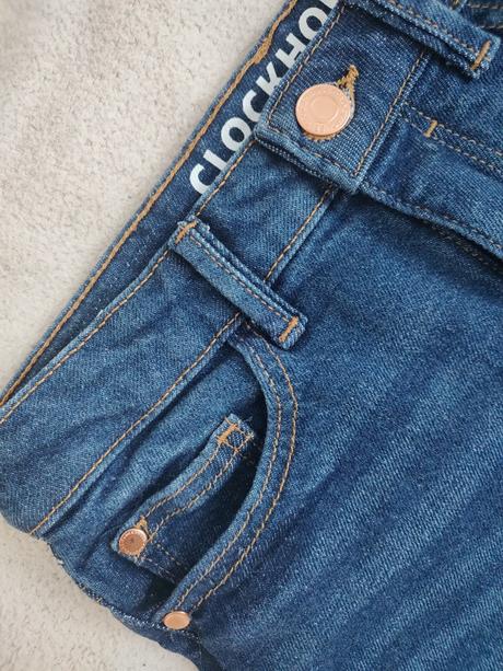 Kraťasy, clockhouse,36