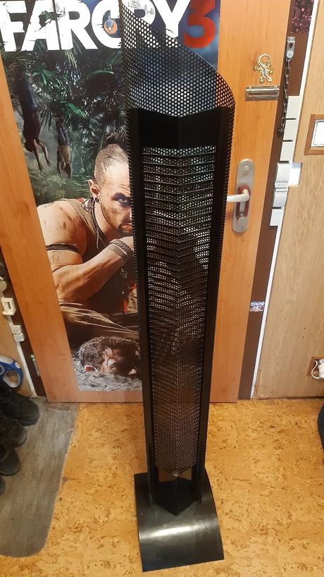 Predám železný stojan na cd výška160cm., 