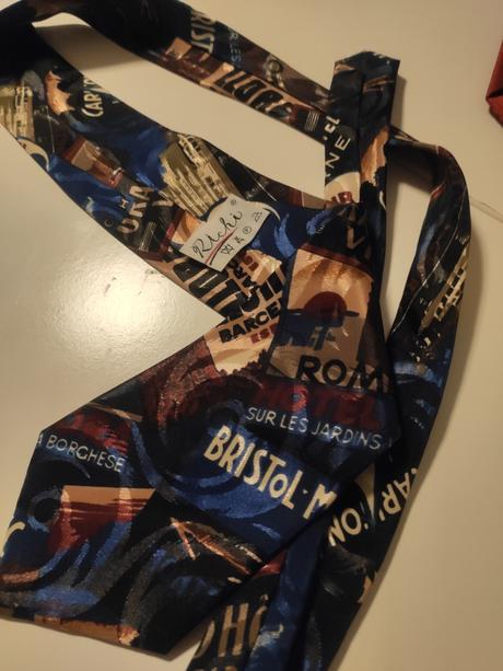 Pánske značkové kravaty, 