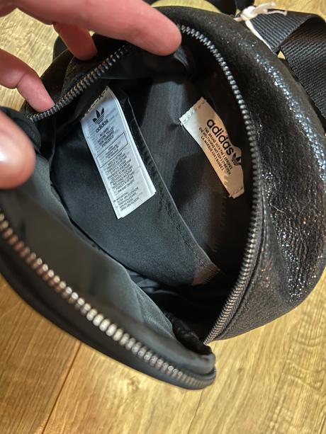 Malý trblietavý ruksak adidas, adidas