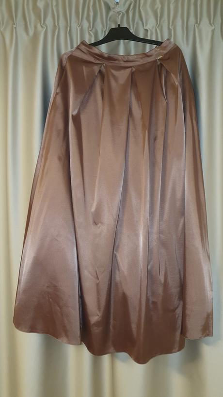 Spoločenská sukňa, 42