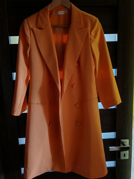 Oranžové šaty, 40