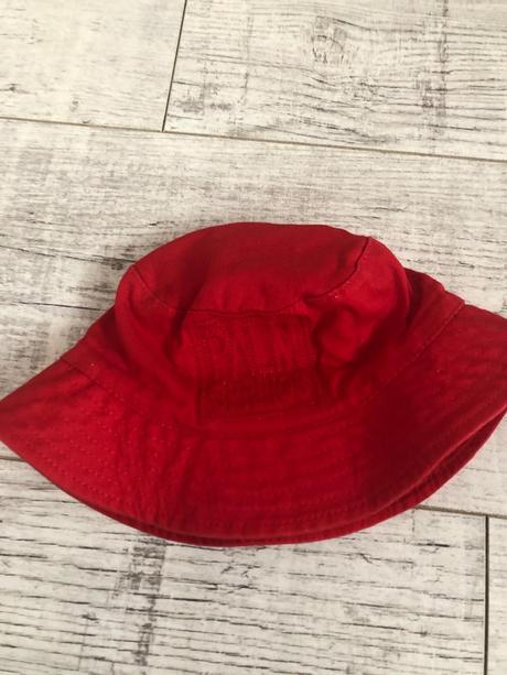 Červený klobúčik f&f, f&f,92