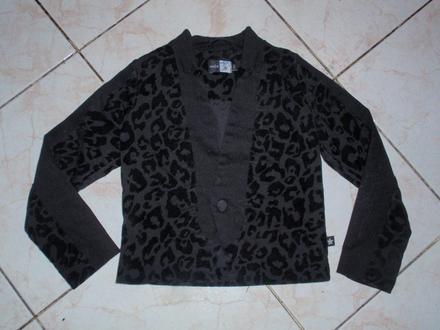 Zamatové čierne sako, 122