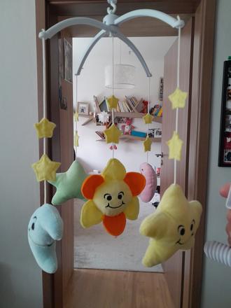 Predám kolotoč nad postielku, 