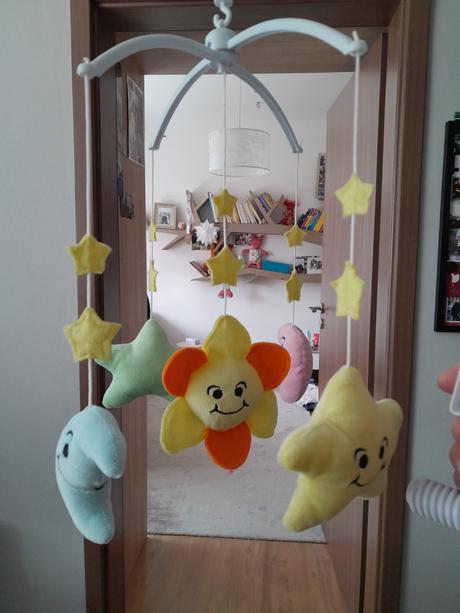 Predám kolotoč nad postielku, 