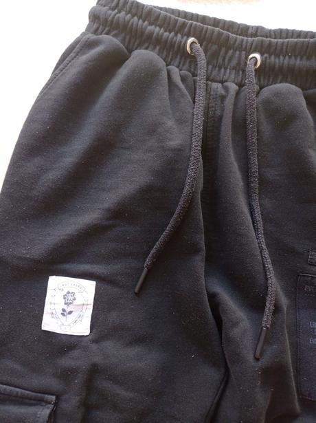 Teplaky cierne kapsacove bershka, bershka,xs