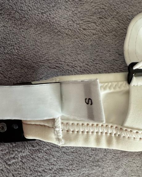 La perla vršok plaviek, s