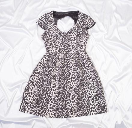 Kvalitné elegantné šaty portmans, 36