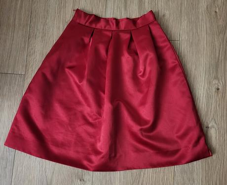 Saténová sukňa, 140