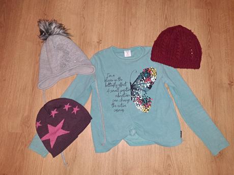 3x čiapka + tričko, 122–134