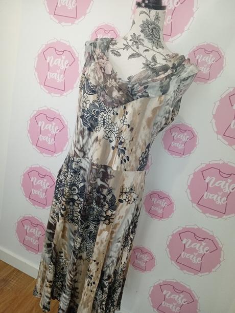 Vzorované šaty, 42