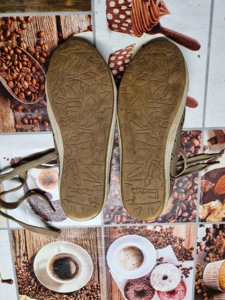 Dievčenské tenisky, 33