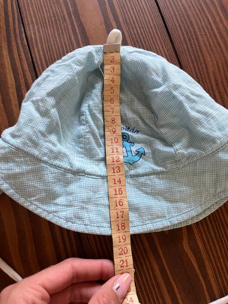 Klobúk na zaviazanie, 74