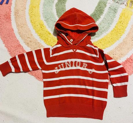 Sveter s kapucňou, 86