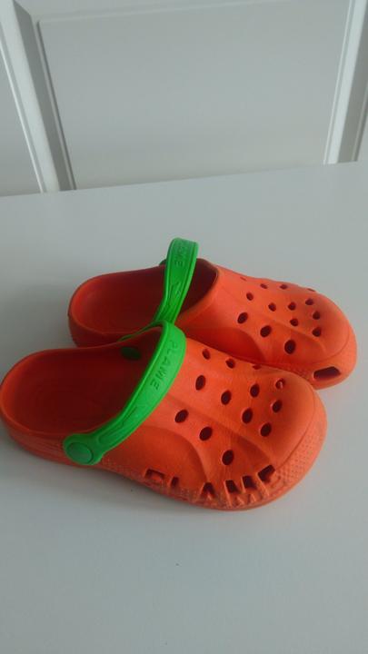 Crocs, 30