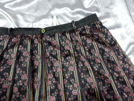 Luxusná krojová sukňa, 42