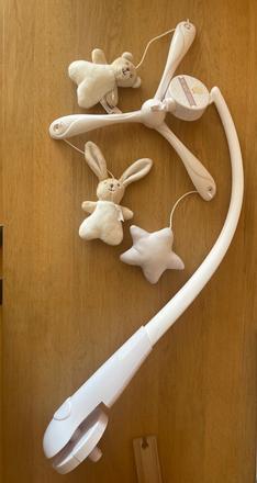 Hrací kolotoč nad postielku, 