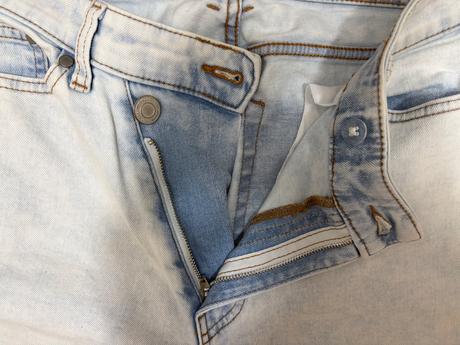 Široké džínsy, s