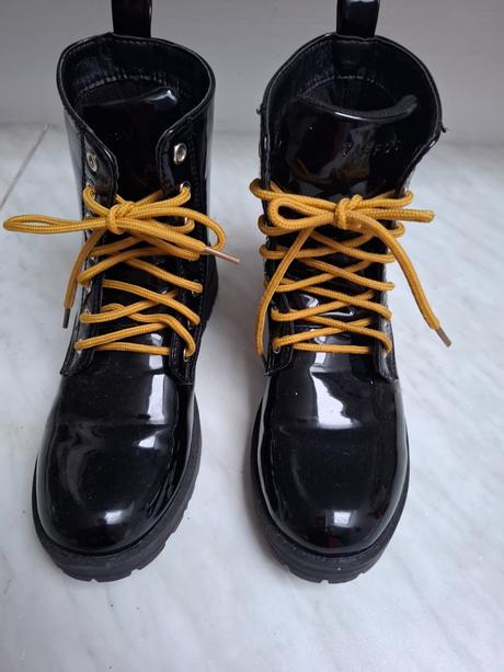 Topánky pre dievcatka  čierne lesklé veľ.35, 35