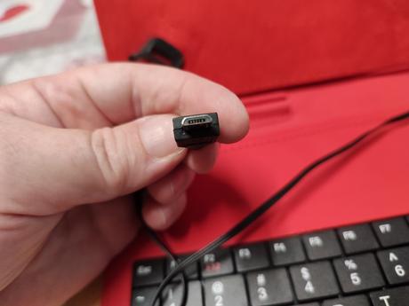 Obal na tablet s klavesnicou,