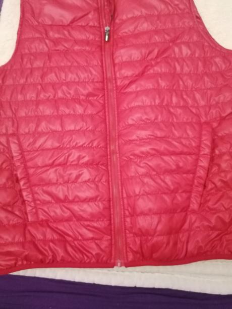 Lahučká vesta už aj s poštou, reserved,xxl