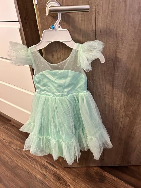 Krásne mentolové šaty, 116