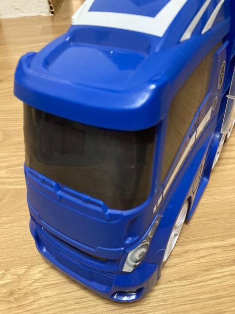 Kamión s autičkami, 