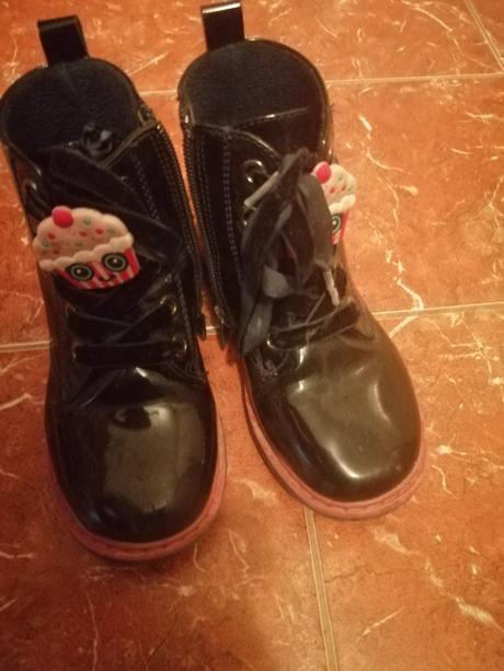 Čierne lakove topánky 28, 28