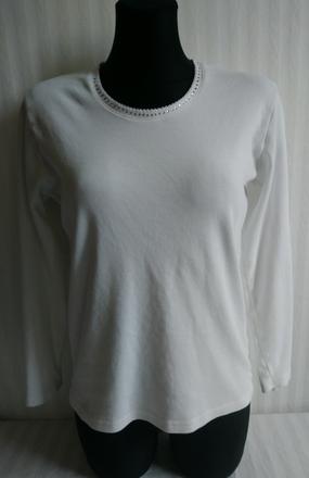 Elastický biely top, kamienky okolo výstrihu italy, m