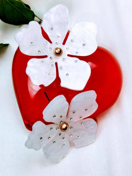 Bijou brigitte - náušnice - biele kvety, bijou brigitte