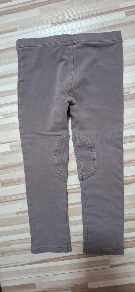 4 ks leginy a 1 ks tepláky, 98