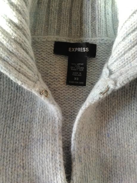 Vlnený bledo modrý pulóver, xs