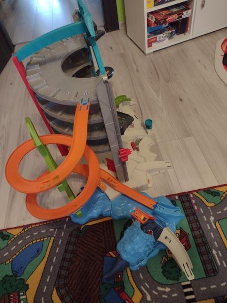 Hot wheels mega garáž, 