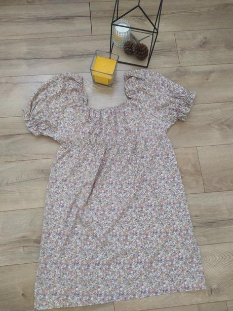 Kvetovane šaty, 42