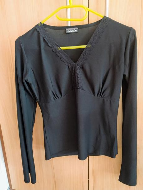 Elegantné čierne tričko, s