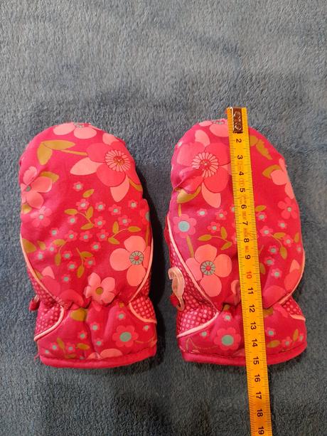 Ružové rukavice s kvetinkami, 104