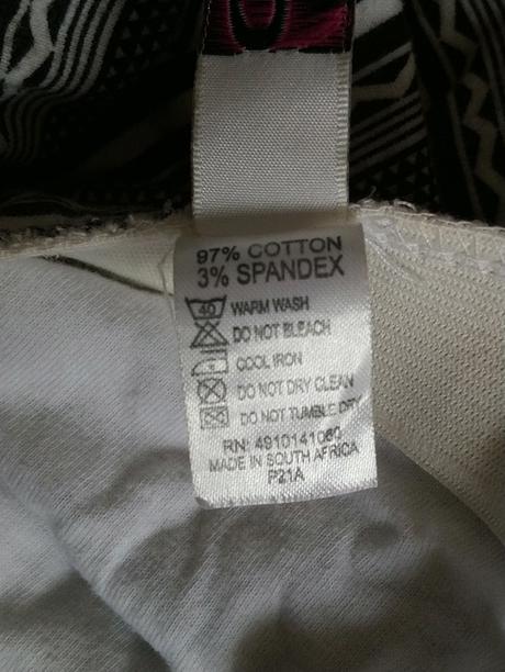 Dámska krátka sukňa s čierno bielym vzorom, re, xs