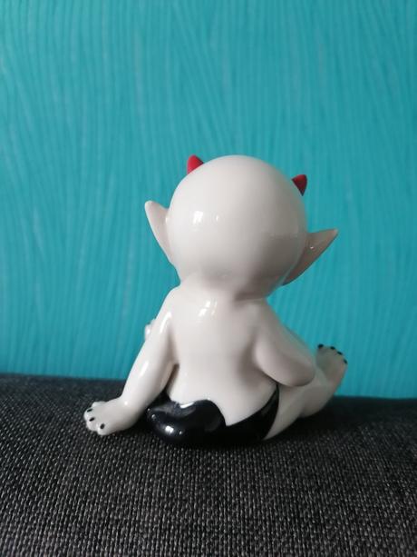 Porcelánový čertík zn. sagrada, 