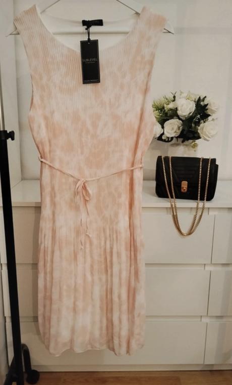 Elegantné plisované pudrovo ružové šaty sublevel, 40 / l