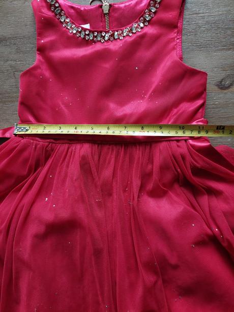 Spoločenské šaty, 110