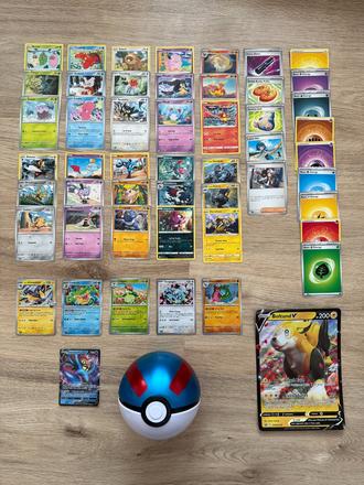 Pokémon balík 50 ks kariet + jumbo + pokébal,