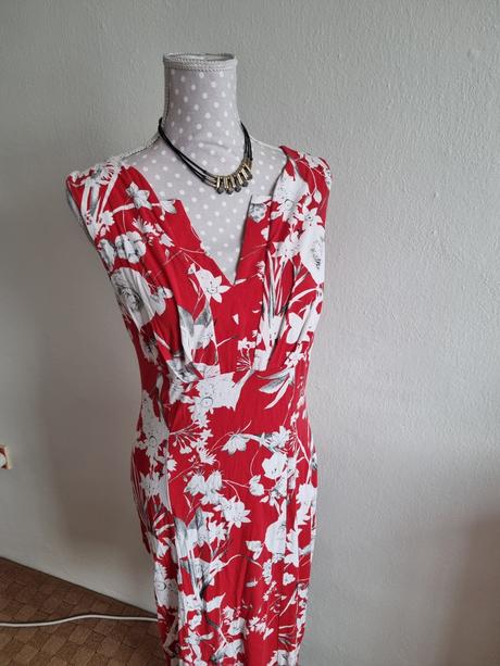 Červeno-biele elastické šaty chantall veľ. 40, chantall,40